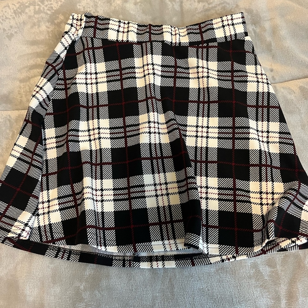 New cute mini skirt